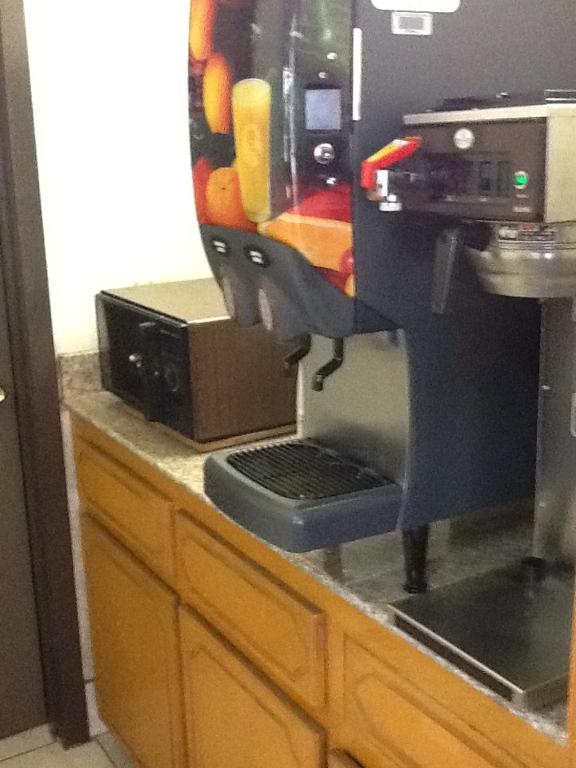 Americas Best Value Inn - Brookhaven - Image 8