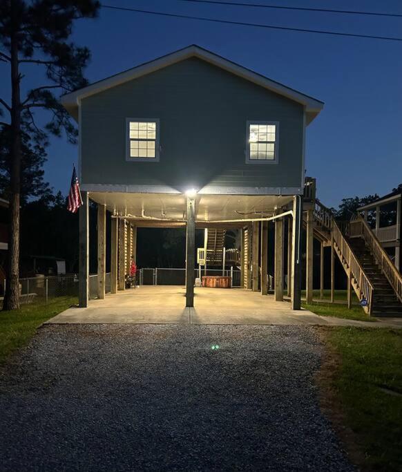 Hot Tub (Jacuzzi) - Photo 2