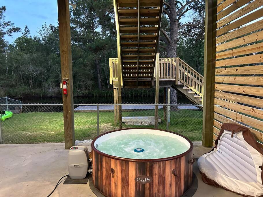 Bay Breeze Bliss-Hot Tub, Bar and Canal 5mi to Beach