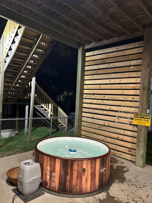 Hot Tub (Jacuzzi) - Photo 4