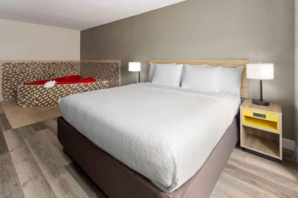 Hot Tub (Jacuzzi) - Photo 3