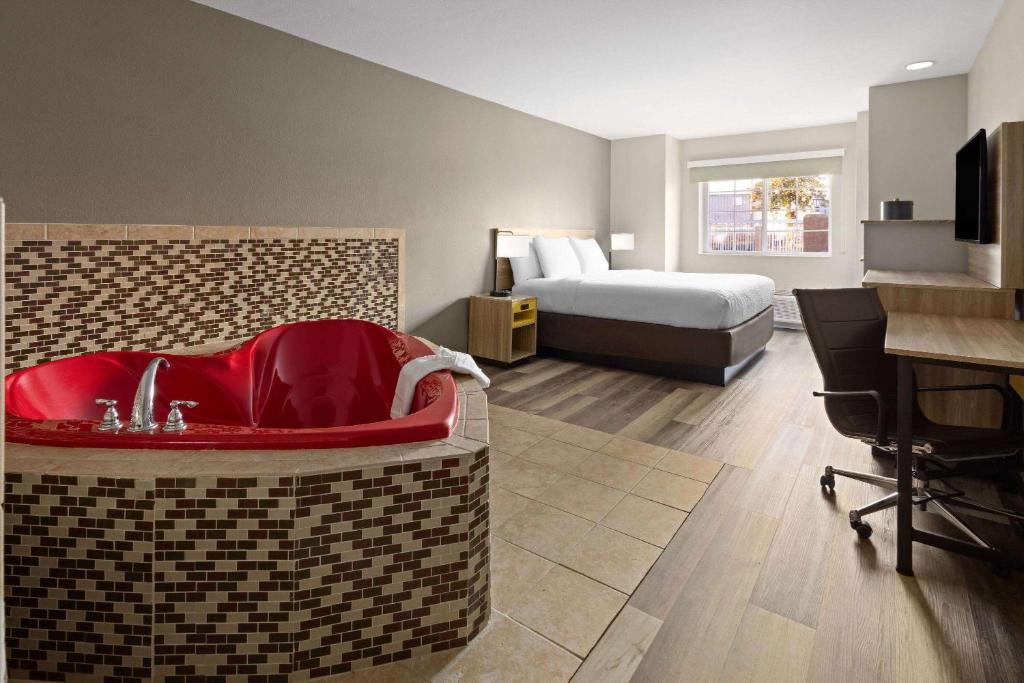 Days Inn by Wyndham Jackson Downtown