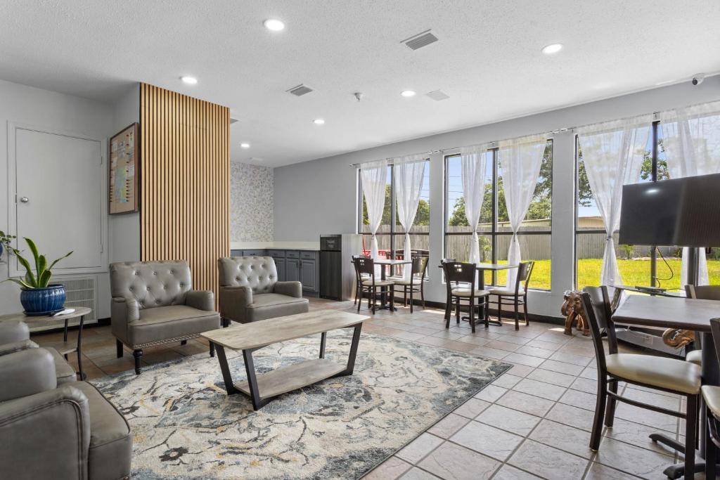 MAGNOLIA INN of BILOXI,OCEAN SPRINGS,PASCAGOULA & GAUTIER - Image 5