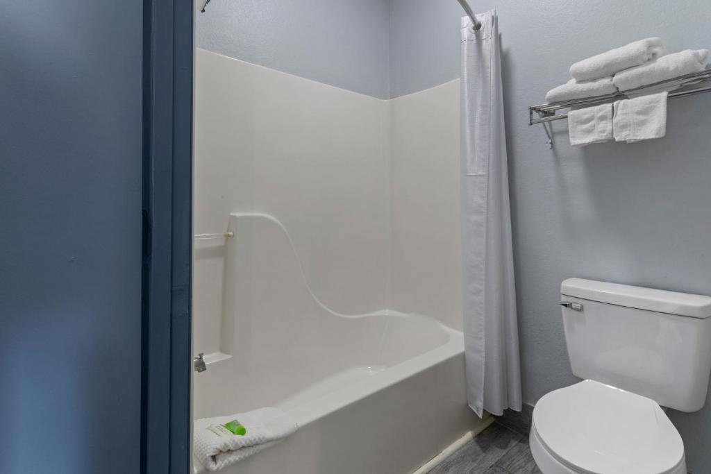 MAGNOLIA INN of BILOXI,OCEAN SPRINGS,PASCAGOULA & GAUTIER - Image 8