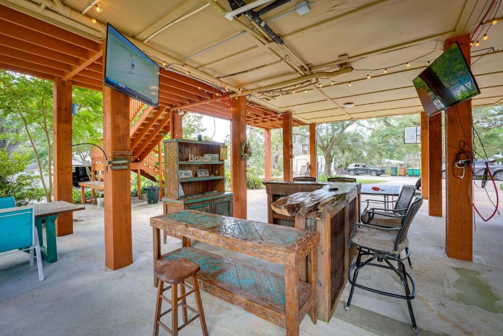 Waterfront Pass Christian Oasis about 2 Mi to Beach! - Image 5