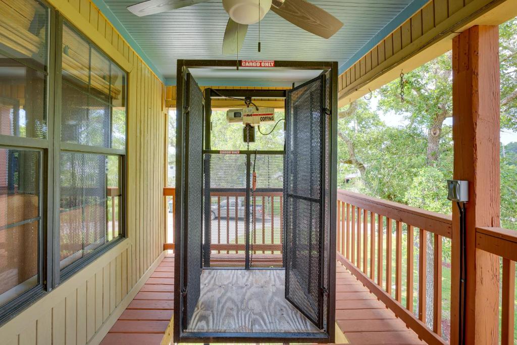 Waterfront Pass Christian Oasis about 2 Mi to Beach!