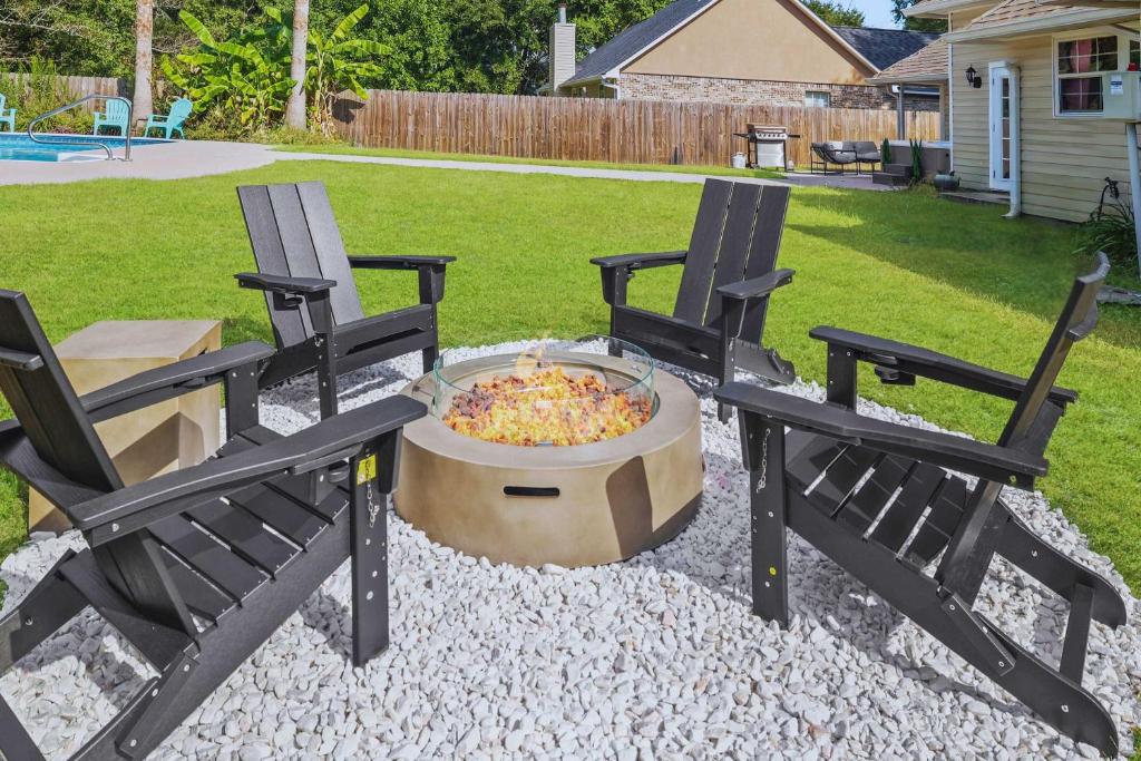 Endless Summer Retreat with Private Pool near Beach - Image 8