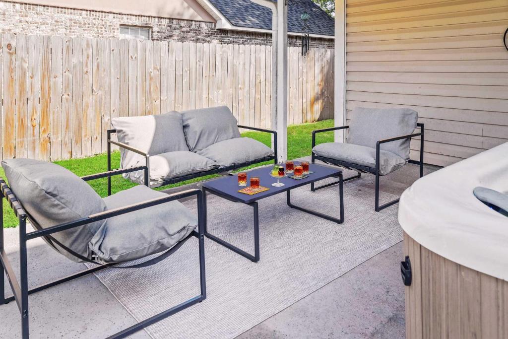 Hot Tub (Jacuzzi) - Photo 2