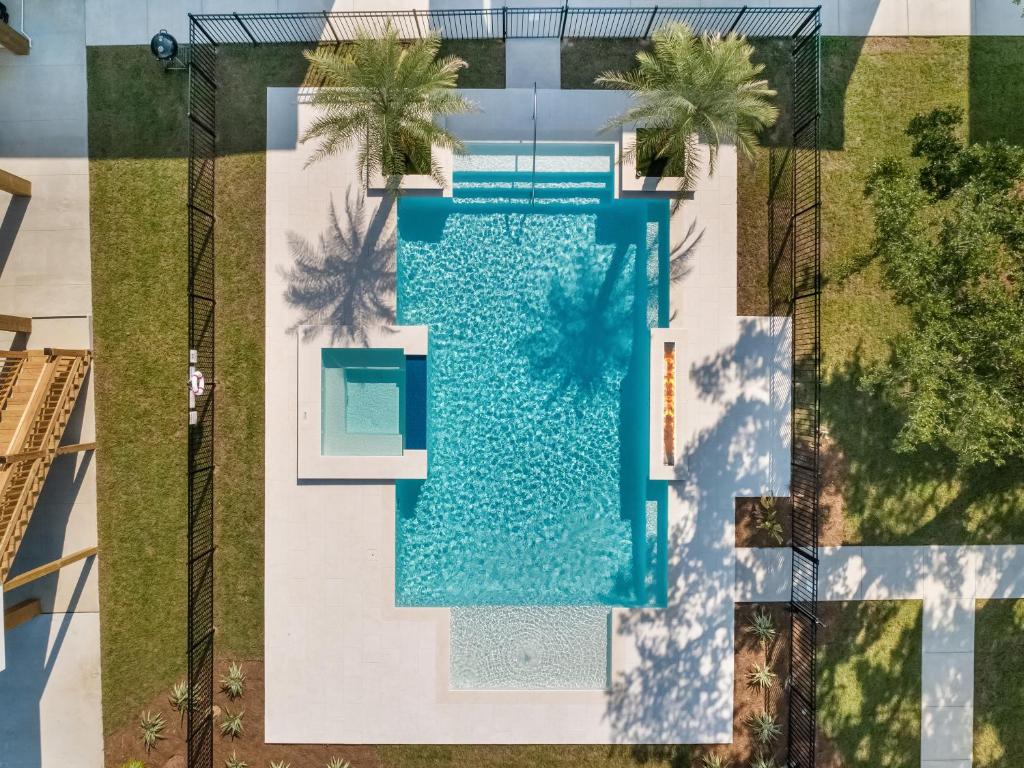 Hot Tub (Jacuzzi) - Photo 2