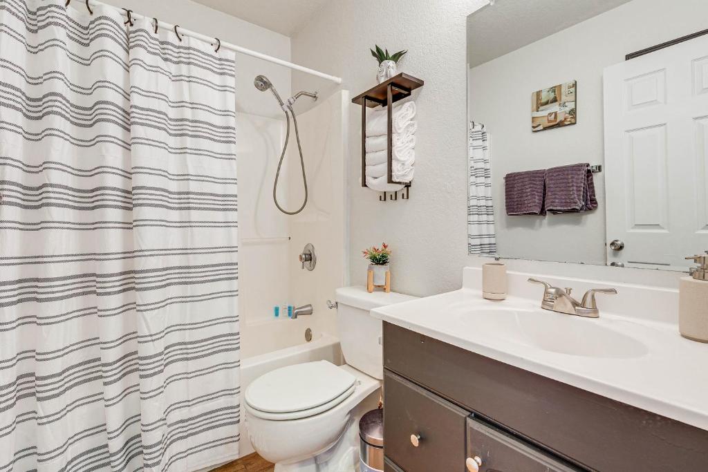 Family-Friendly Ocean Springs Home Grill, Hot Tub - Image 8