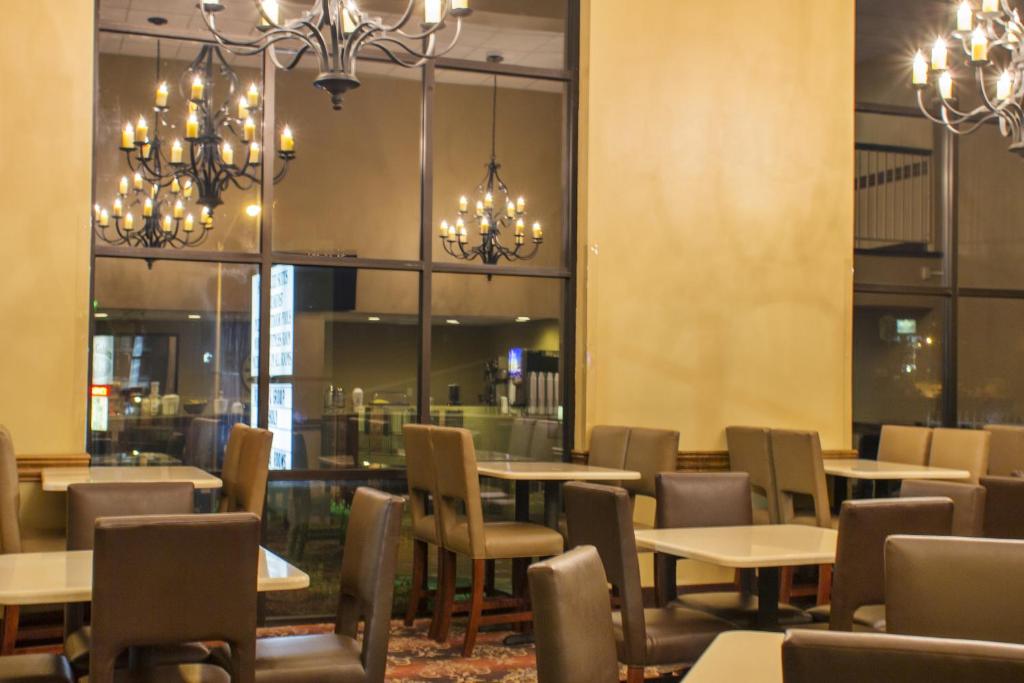 Grand Oaks Hotel - Image 5