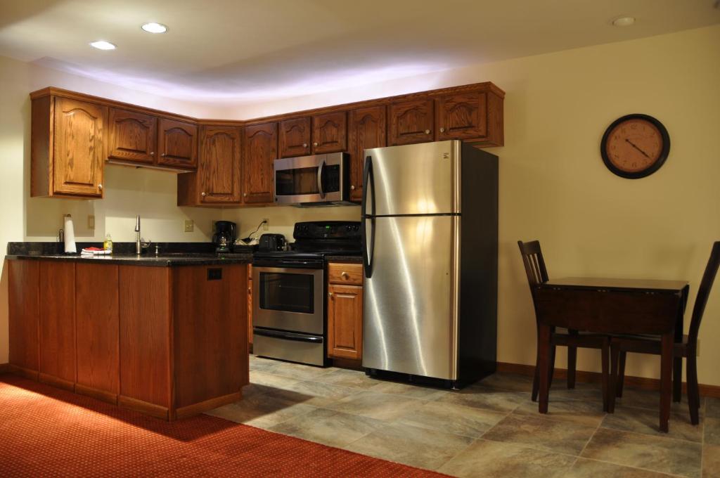 Shepherd Mountain Inn & Suites - Image 8