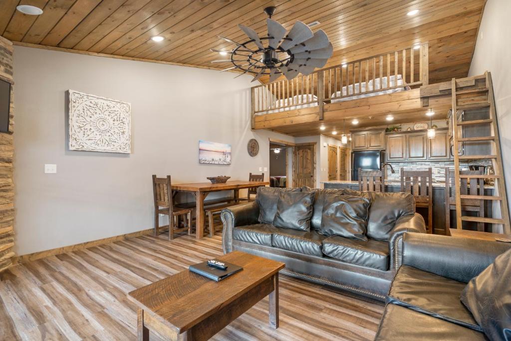 Table Rock Resorts at Indian Point - Image 7