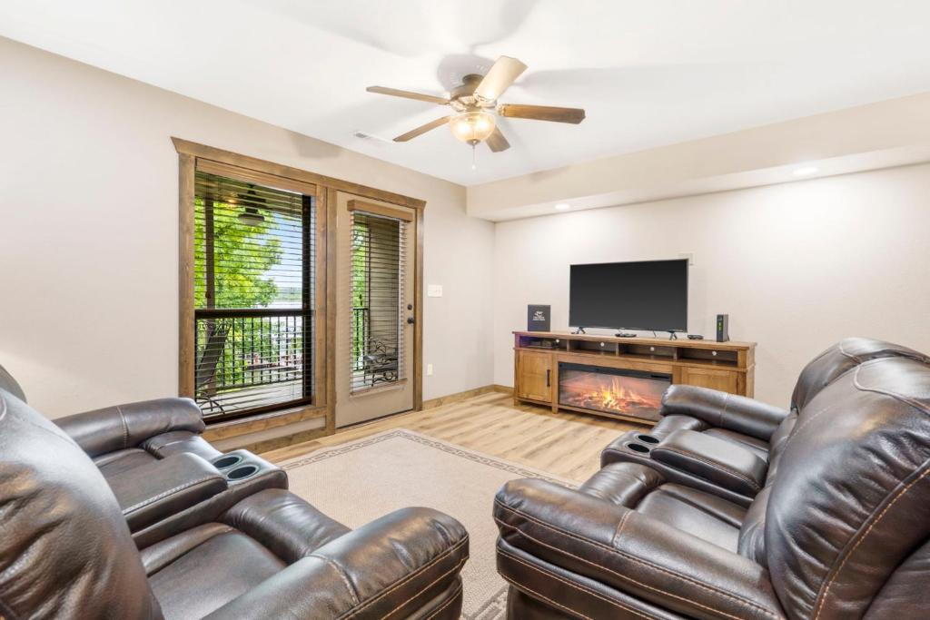 Table Rock Resorts at Indian Point - Image 4