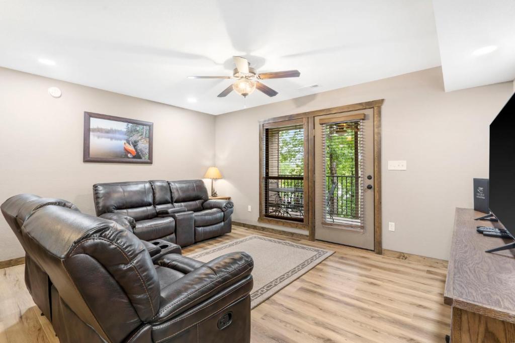 Table Rock Resorts at Indian Point - Image 5