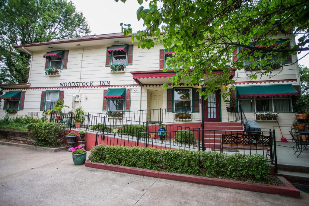 Woodstock Inn Bed & Breakfast - Image 6