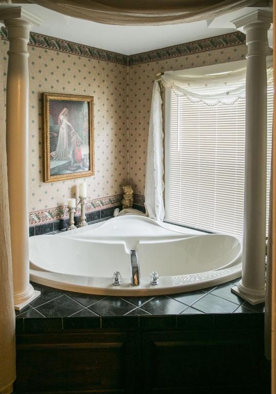 Woodstock Inn Bed & Breakfast - Image 8