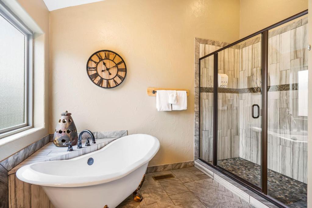 Hot Tub (Jacuzzi) - Photo 3