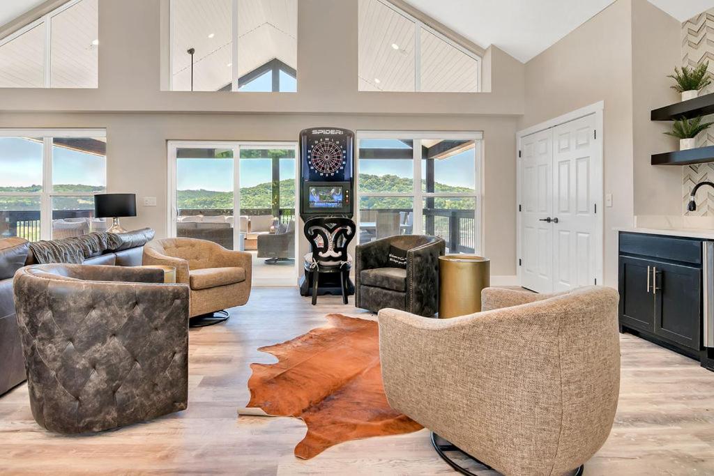 Private Pool- Fitness Room- Golf Cart- Arcades- Expansive Decks- Elevator! Golf Car too! - Image 4