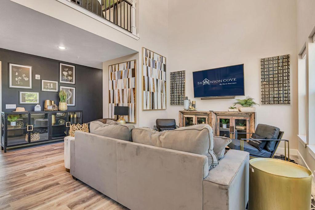 Private Pool- Fitness Room- Golf Cart- Arcades- Expansive Decks- Elevator! Golf Car too! - Image 7