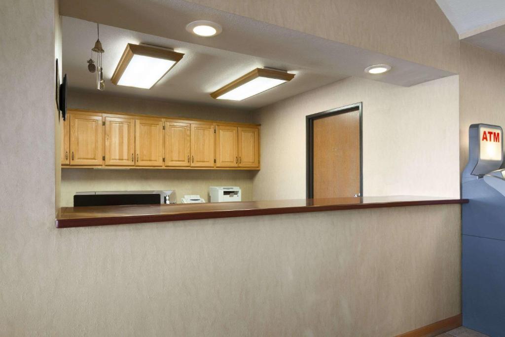 Super 8 by Wyndham Cuba - Image 4