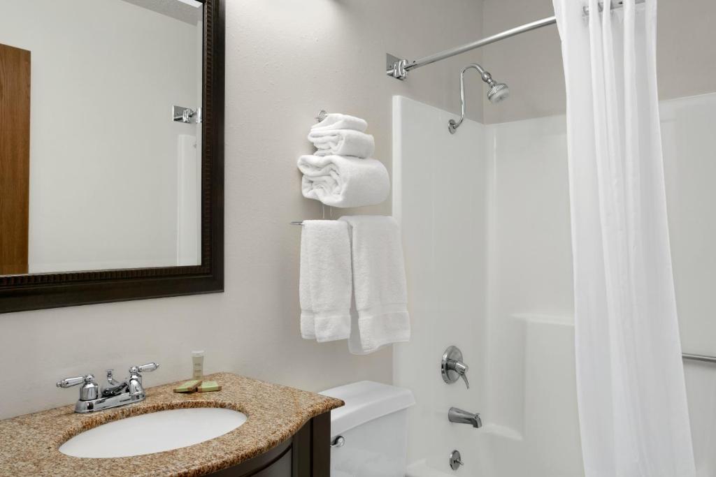 Super 8 by Wyndham Washington - Image 8