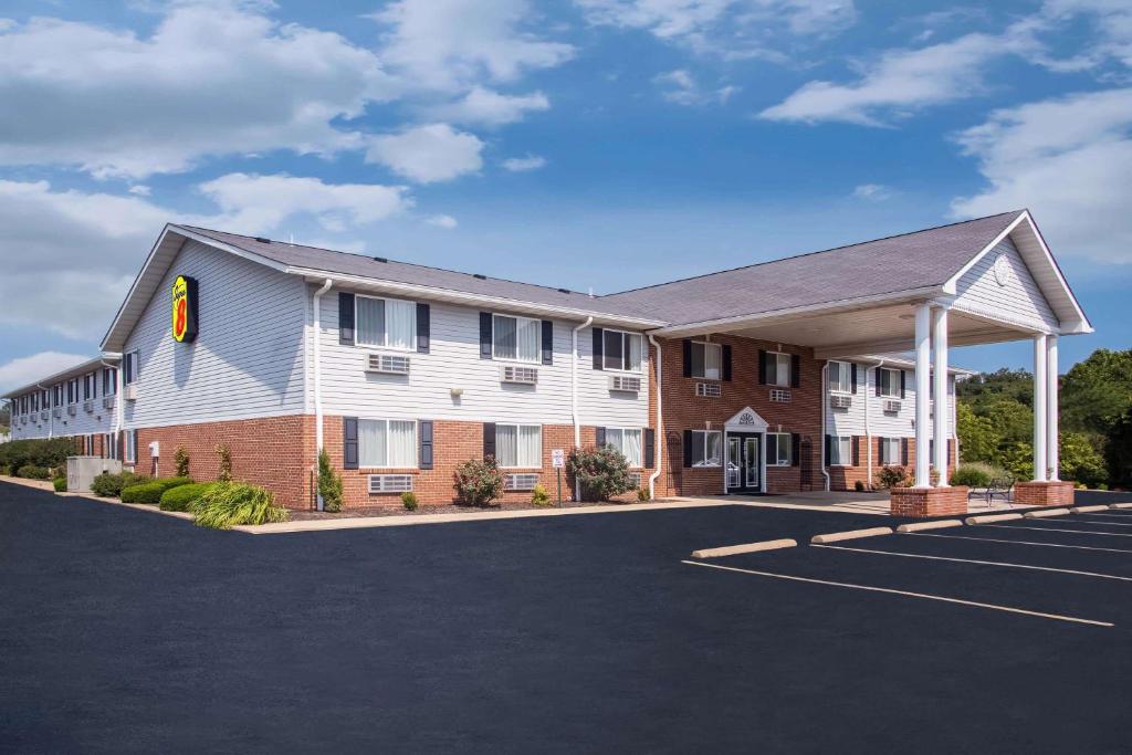 Super 8 by Wyndham Washington - Image 6