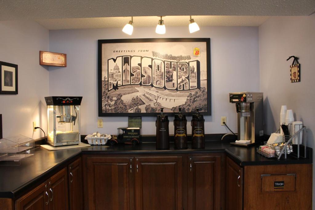 Super 8 by Wyndham Washington - Image 4