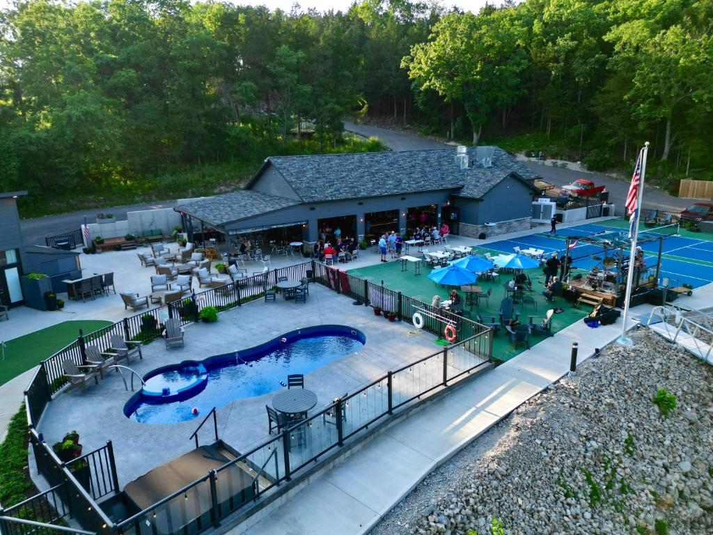 Hot Tub (Jacuzzi) - Photo 3