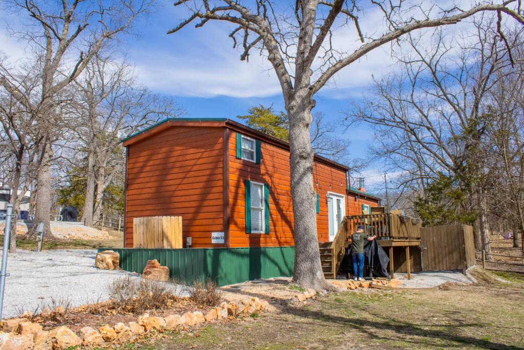 Charming Cabin - Pondview - Hot Tub