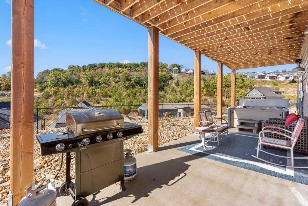 Hot Tub (Jacuzzi) - Photo 3