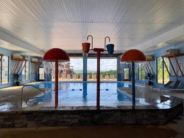 Hot Tub (Jacuzzi) - Photo 2