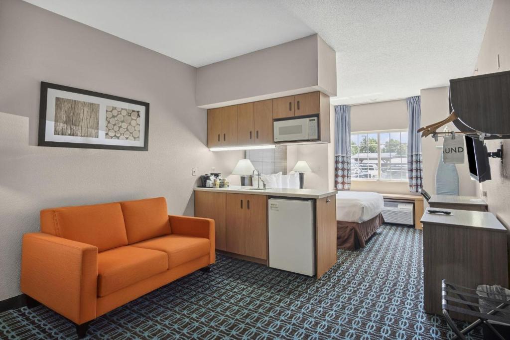 Sonesta Essential Hotels & Suites Kansas City Blue Springs - Image 5