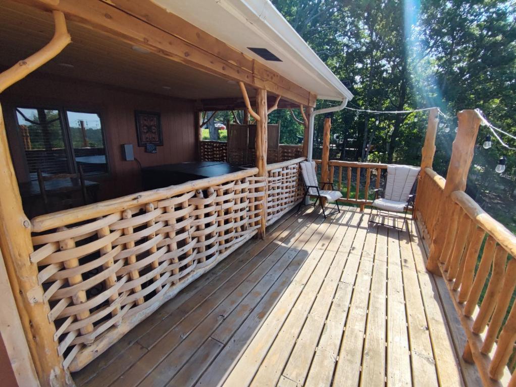 Hot Tub (Jacuzzi) - Photo 4