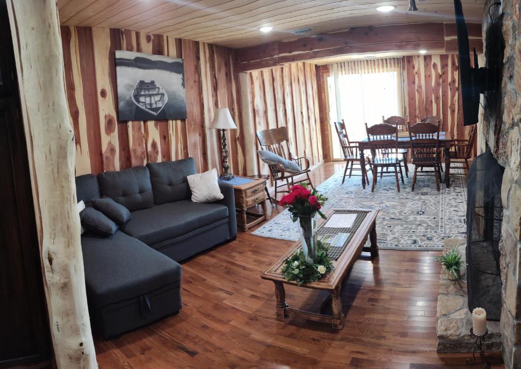 Cedar House - Image 4