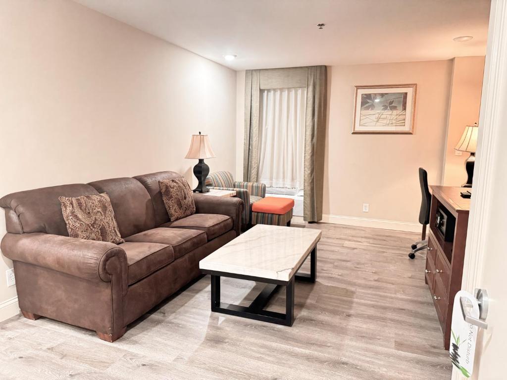 Clayton Plaza Hotel & Extended Stay - Image 6