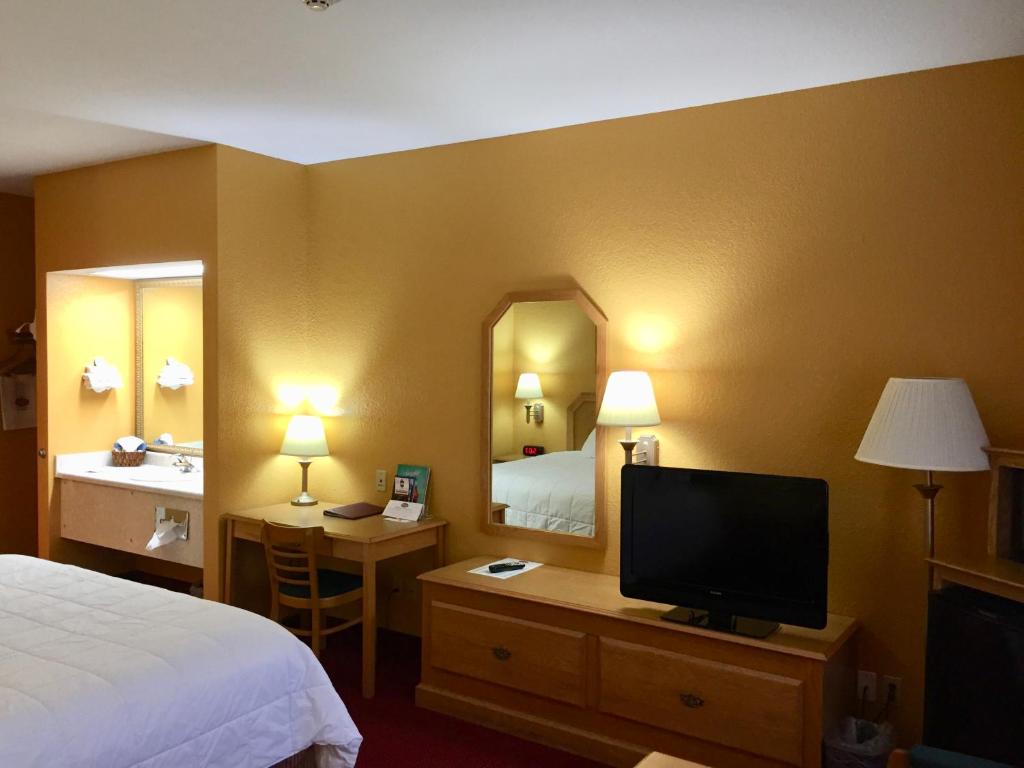 Parkfield Inn - Clinton - Image 6