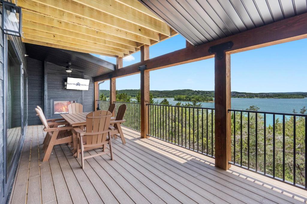 Amazing Views of Table Rock, Pvt Hot Tub, Theatre Room, Free Daily Tickets to Branson Attractions! - Image 7