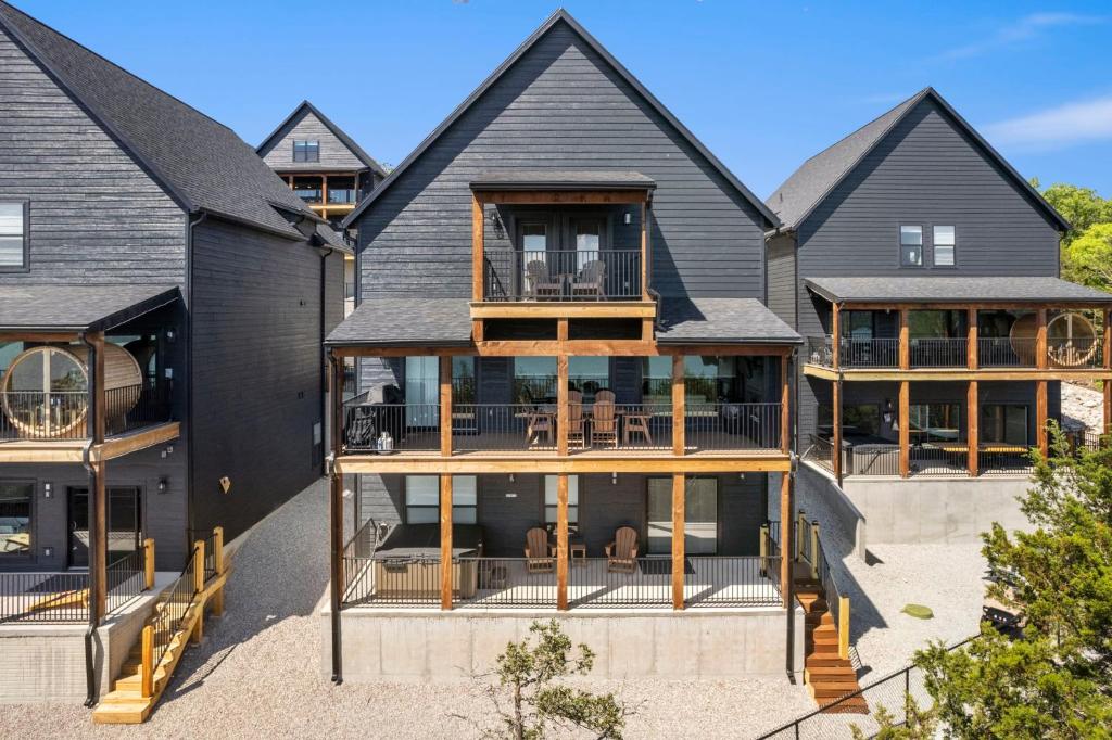 Amazing Views of Table Rock, Pvt Hot Tub, Theatre Room, Free Daily Tickets to Branson Attractions! - Image 6