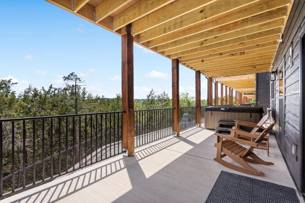 Amazing Views of Table Rock, Pvt Hot Tub, Theatre Room, Free Daily Tickets to Branson Attractions!