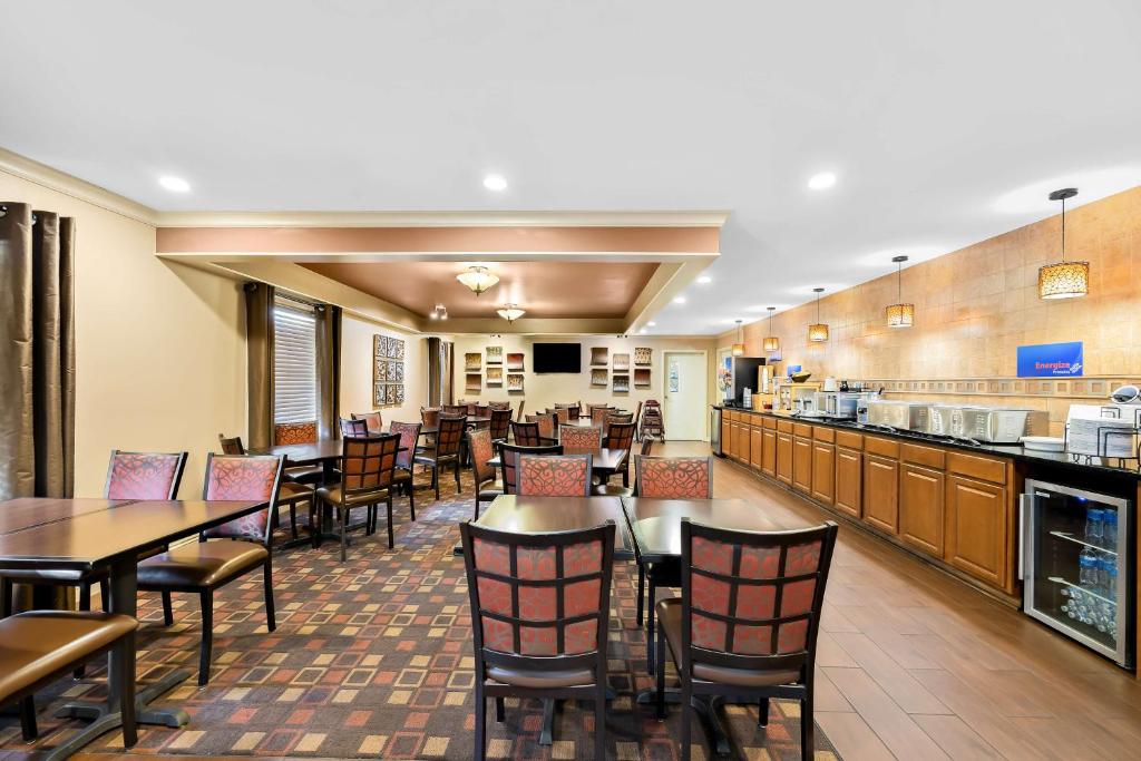 Best Western Coach House - Image 5