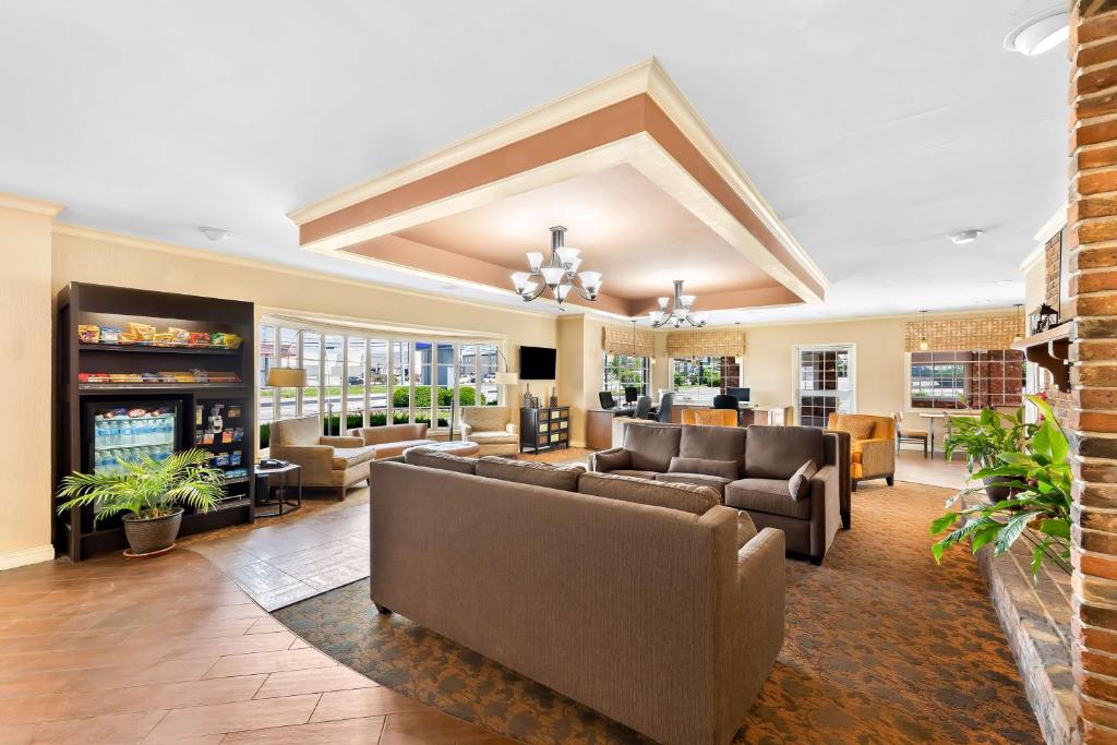 Best Western Coach House - Image 6