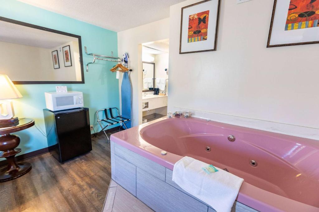 Hot Tub (Jacuzzi) - Photo 3