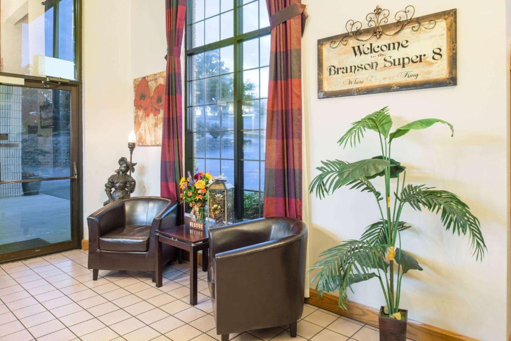 Super 8 by Wyndham Branson By Andy Williams Theatre - Image 8