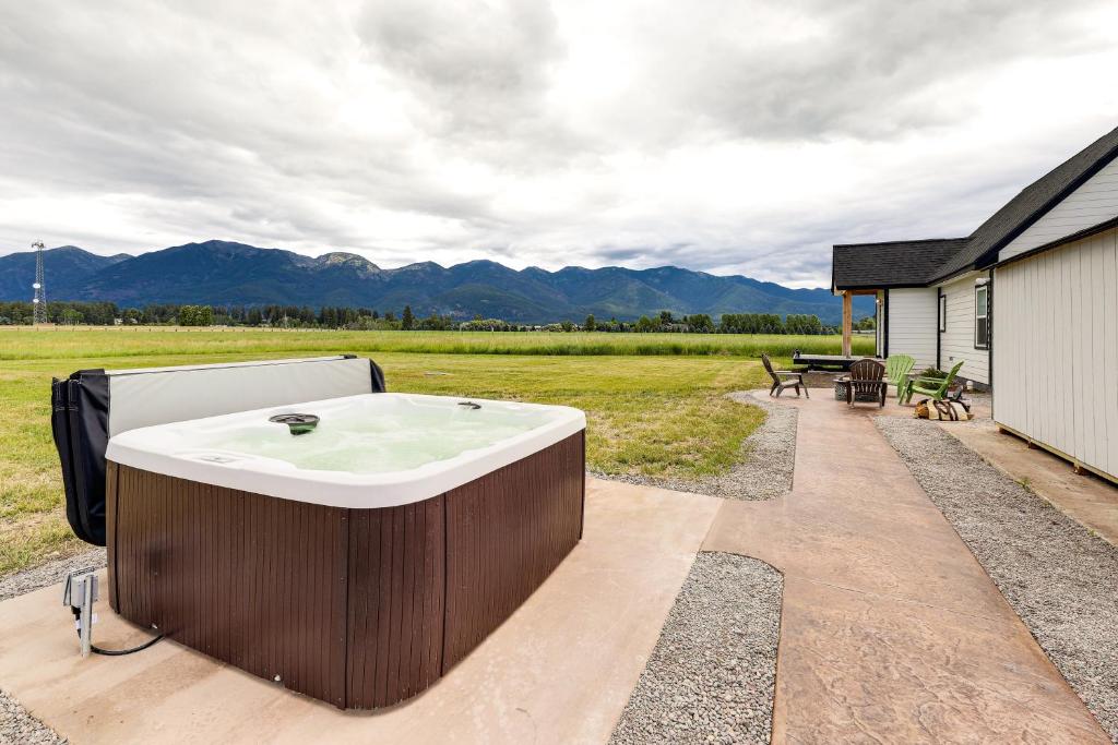 Hot Tub (Jacuzzi) - Photo 3