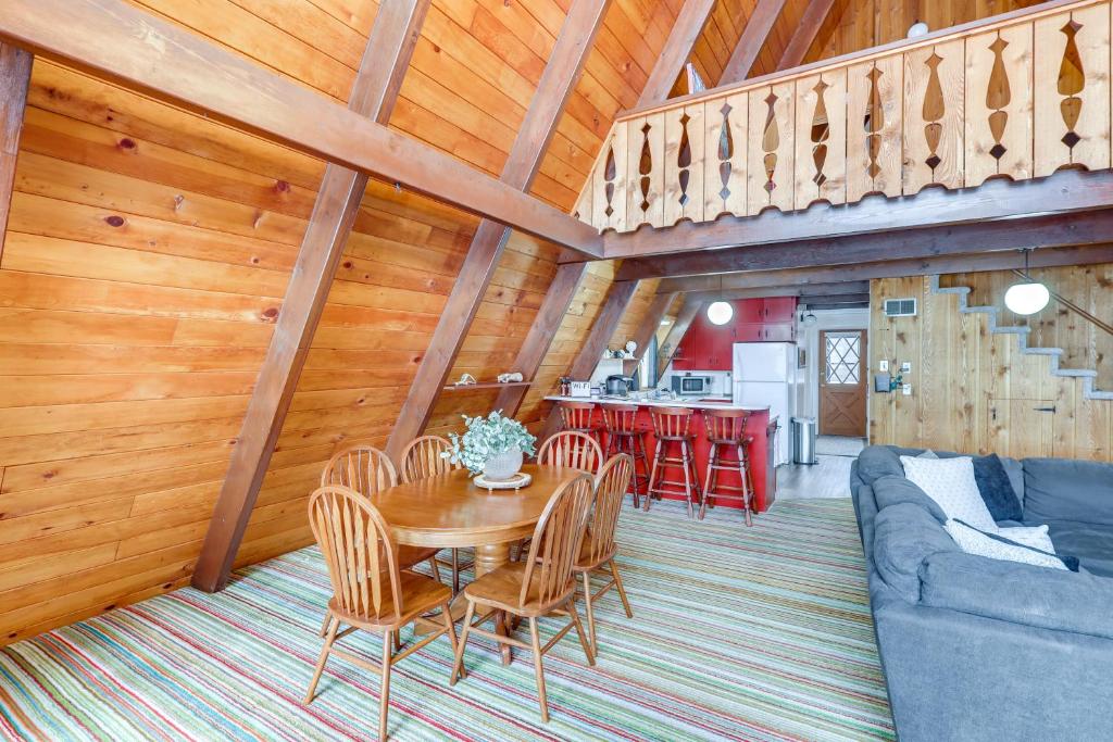 Hot Tub and Fire Pit Cozy Cabin in Red Lodge! - Image 8