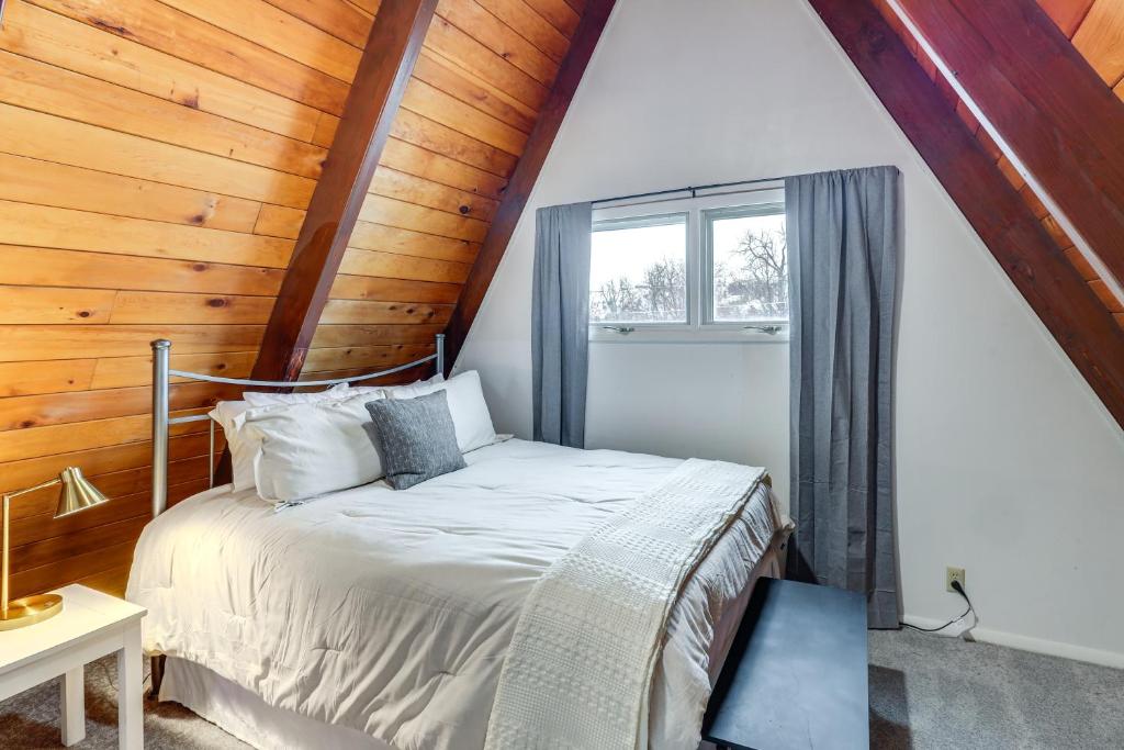 Hot Tub and Fire Pit Cozy Cabin in Red Lodge! - Image 7