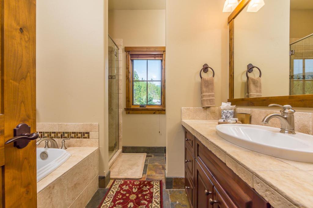 Hot Tub (Jacuzzi) - Photo 6