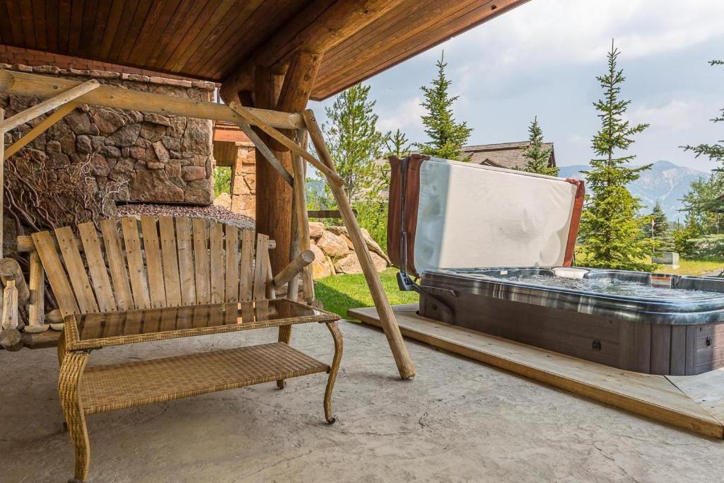 Hot Tub (Jacuzzi) - Photo 2