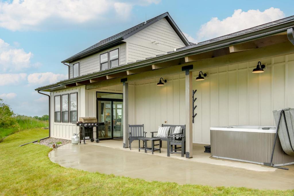 Hot Tub (Jacuzzi) - Photo 3